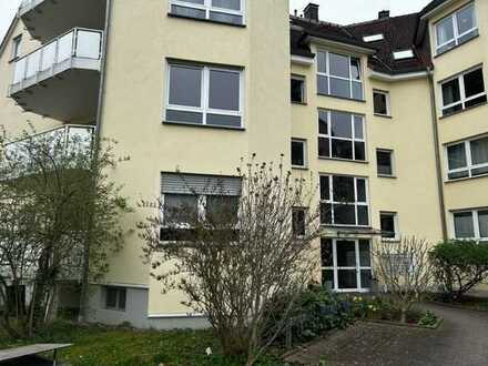 Attraktive und gepflegte 2-Raum-Erdgeschosswohnung mit Balkon und EBK in der Asbach-Villa