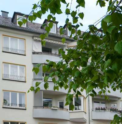 Kassel/ Vorderer Westen… Moderne, möblierte und helle 2-Zimmer-Wohnung mit Südbalkon!