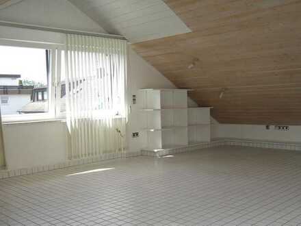 Gepflegte 2-Zimmer-DG-Wohnung mit EBK in Waldbronn