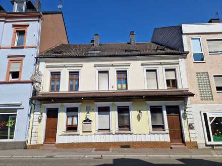 Zwei Häuser zum Preis von einem! - Gaststätte mit drei Wohneinheiten + Wohnhaus