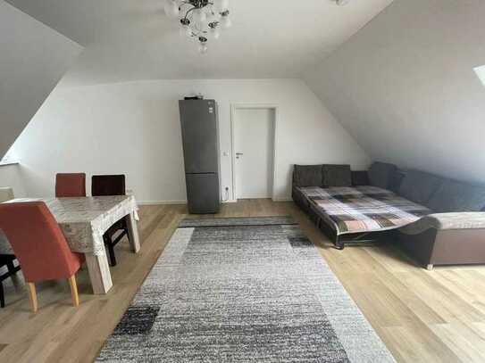 Ansprechende und vollständig renovierte 2-Zimmer-DG-Wohnung mit geh. Innenausstattung in Landau Isar