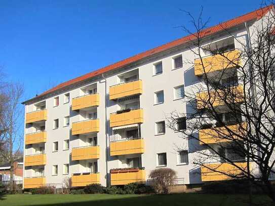 Köslinstr. 12, 1 R - Modernisierte 3 Zimmer Wohnung mit Tageslichtbad und Loggia