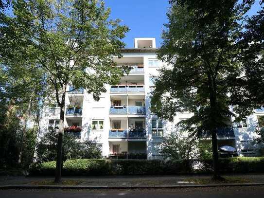Lichtdurchflutete Erdgeschosswohnung mit Balkon