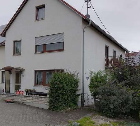 Erstbezug nach Sanierung: Geräumiges, günstiges 10-Zimmer-Einfamilienhaus in Schmiechen