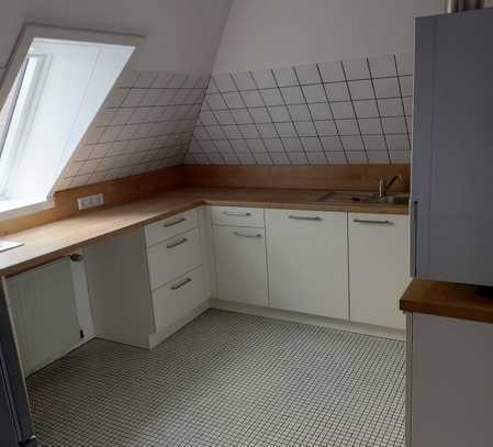 Freundliche 2-Zimmer-DG-Wohnung mit Einbauküche in Lippstadt