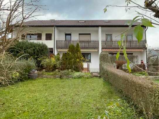 Familie willkommen: Reihenmittelhaus mit Garten und Garage in Bernhausen