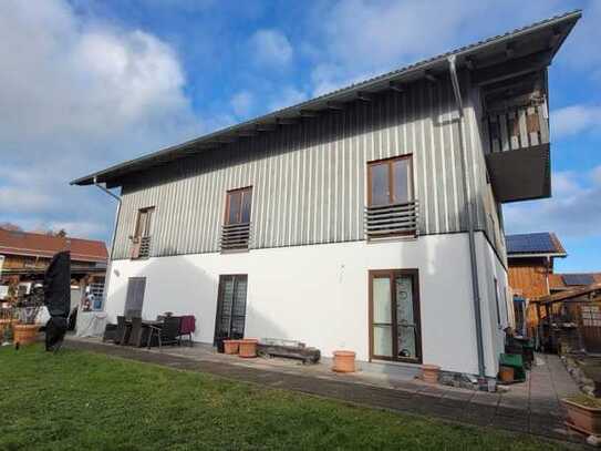 Mehrfamilienhaus mit Büroeinheit in Irschenberg – Ortsteil Buchbichl