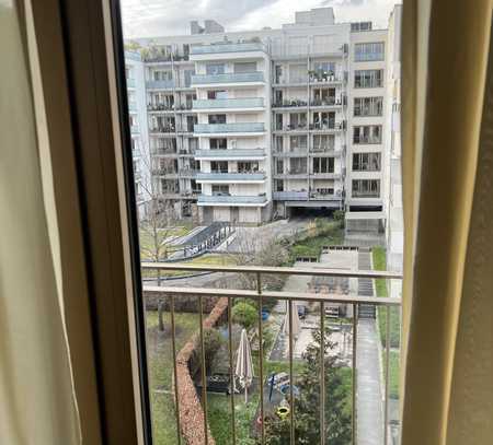 Attraktive 2-Zimmer-Wohnung mit Balkon und Einbauküche in Frankfurt