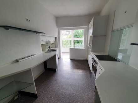 Charmante 3-Raum 108 qm mit großer Loggia Wintergarten Parkett