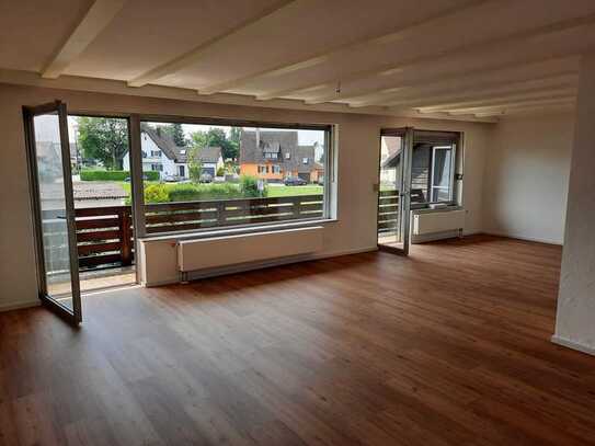 Schöne 4,5 Zimmer-Dachgeschosswohnung mit Dachterrasse, Balkon, Garage nähe Buchloe