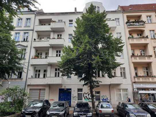 Geräumige und vermietete 2-Zimmer-Wohnung mit Balkon