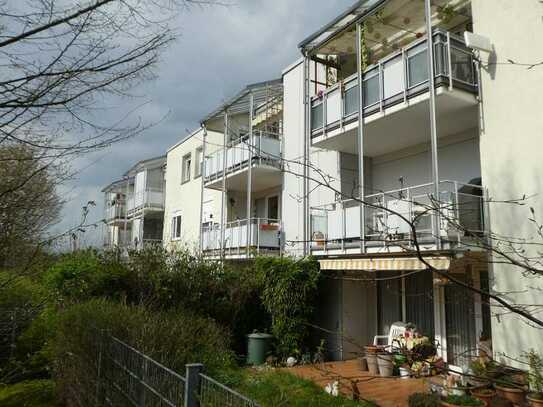 Wendlingen, schöne 3,5 Zimmerwohnung mit großem Balkon in Aussichtslage im 1. OG