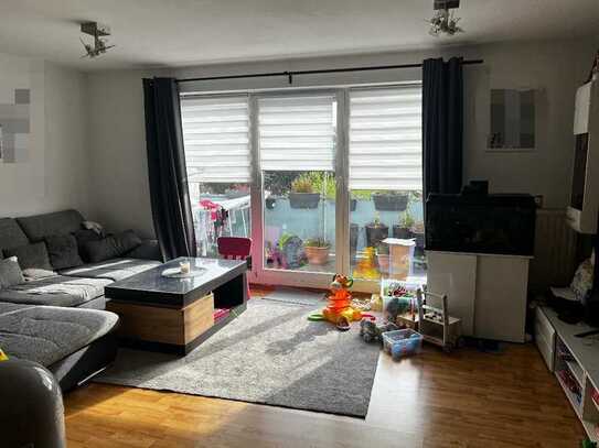 Schöne Wohnung mit Balkon und Tiefgarage