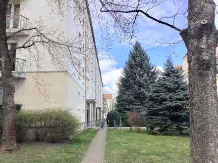 Striesen: große 2-Zimmerwohnung mit Wannenbad- sofort verfügbar