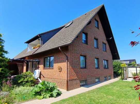 Energieklasse "A": großzügiges 2-Familienhaus mit Garage, Carport & Brunnen.