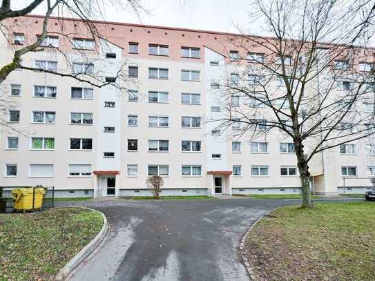 Sanierte 3-Raum-Wohnung mit neuem Bad, Wanne, Balkon, Wohnküche und Deckenspots in Chemnitz- Kappel