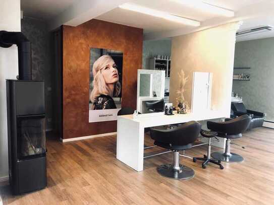 Modern eingerichteter Friseursalon in zentraler Lage von Wangen