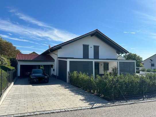 KHALIL WAKED IMMOBILIEN! Modernes Traumhaus mit Pool.