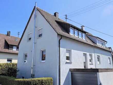 Schöne Doppelhaushälfte mit Garage in zentraler Lage von Illingen
