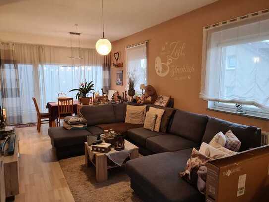 Tolle 3 Zimmerwohnung mit Balkon und PKW Stellplatz