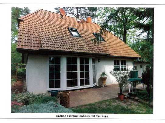 Schönes Einfamilienhaus mit Terasse und Garten