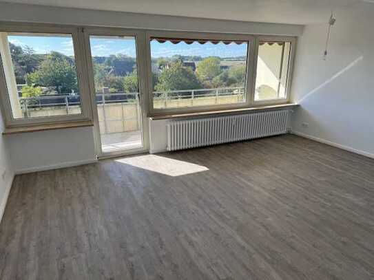 Renovierte Wohnung mit EBK und tollem Blick in Altenholz