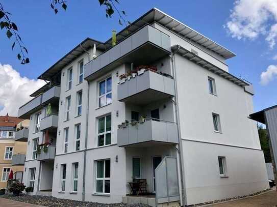 Aufzug, Balkon und PKW-Stellplatz: Moderne 4-Zimmer-Wohnung in Grimmen