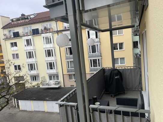 Möblierte 1-Raum-Wohnung mit Balkon und Einbauküche in München