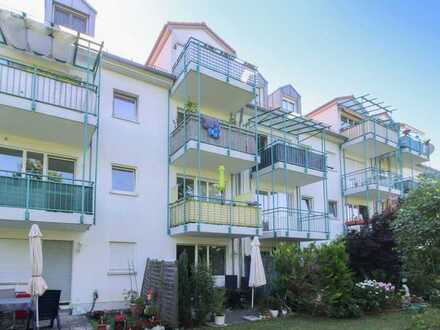 Helle und gut geschnittene EG-Wohnung mit Terrasse und TG-Stellplatz bei München!