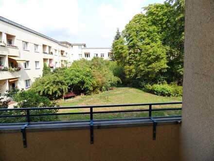 +++ RUHIGE BALKONWOHNUNG MIT BLICK IN DEN INNENHOF SUCHT NEUEN EIGENTÜMER +++