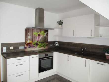 Helle 2 Zi. Wohnung m. Einbauküche, Granitboden 2 Balkone