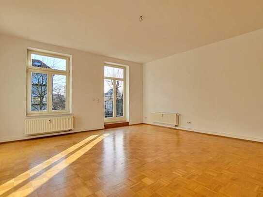 Bezugsfreie 4-Zimmer-Wohnung mit großer Terrasse und Stellplatz