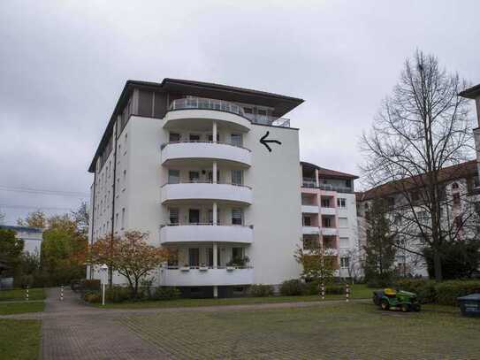 Sehr schöne, gut ausgestattete Wohnung mit Balkon