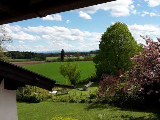 3,5-Zimmer-Dachgeschoßwohnung (EBK) in Zweifamilienhaus im Osten von München - mit Alpenblick