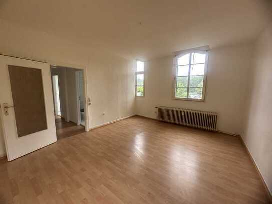 Wohnen in einem denkmalgeschütztem Haus! EG 2 Zimmer ca. 58qm mit Balkon