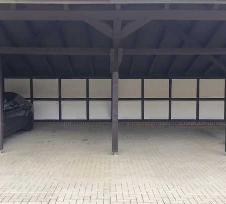 Carport-Stellplatz in der Wedemark mit Tor-Zufahrt