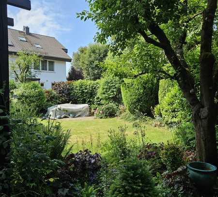 Erstbezug nach Sanierung: freundliches 6-Zimmer-Haus mit Gartenoase in Kirchheim