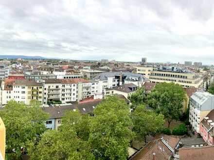 Erstbezug nach Sanierung: exklusive 4,5 Zimmer-Wohnung mit 2 großen Loggien in Karlsruhe