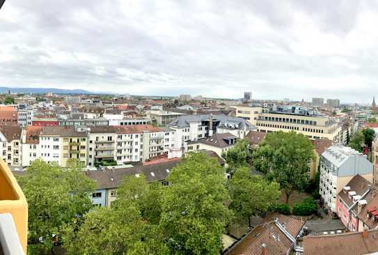 Erstbezug nach Sanierung: exklusive 4,5 Zimmer-Wohnung mit 2 großen Loggien in Karlsruhe