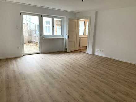 kernsanierte 2,5 Zimmer Wohnung inkl. Einbauküche, Balkon, sep. Arbeitszimmer