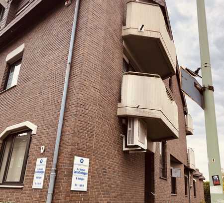 Schöne helle 2 Zimmer Wohnung mit Balkon in Gürzenich