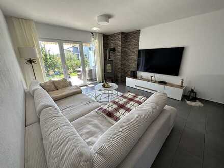 Neuwertige 3 Zimmer Wohnung mit Terrasse & Küche