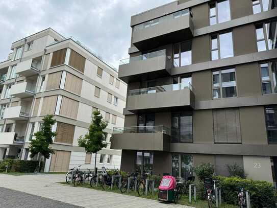 Luxus 4-Zimmer-Wohnung in Berlin Mitte mit EK und 2 Balkons