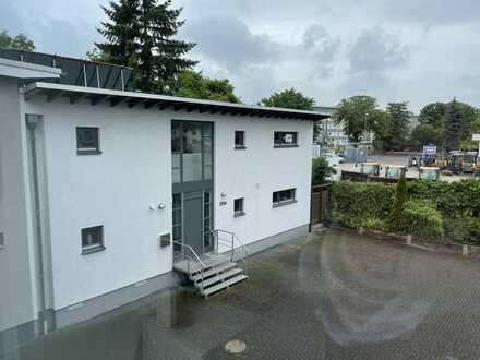 Modernes, größzügiges Einfamilienhaus mit Schwimmteich in Köln-Westhoven
