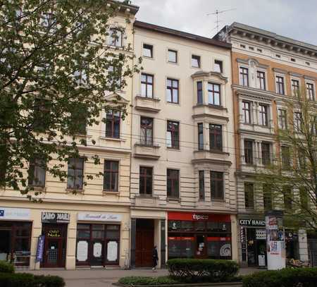 Große 4-Raum-Wohnung mit EBK am Hasselbachplatz erwartet Sie!