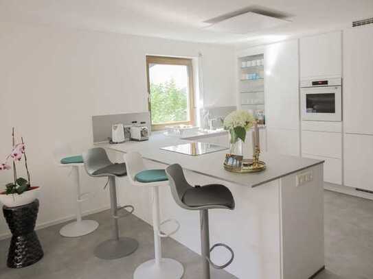 SEHENSWERTE UND GROßZÜGIGE 3 Zimmer Hochparterre Wohnung in zweiter Reihe zum See zentral gelegen!