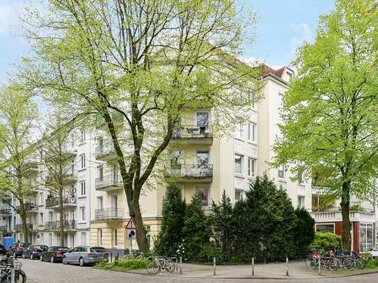 Möblierte Dachgeschosswohnung mit Blick über Hamburg