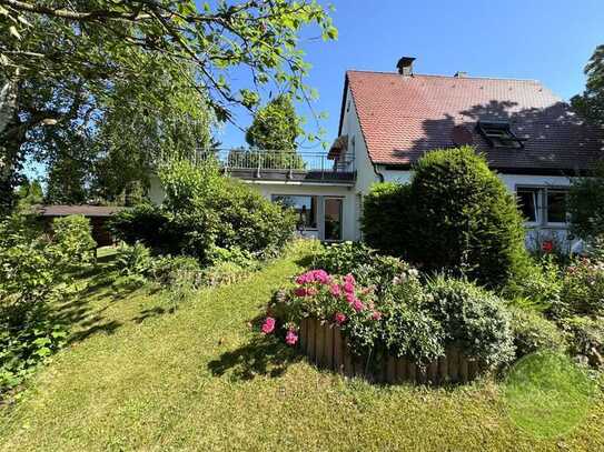 ** Freistehend! Ein Familien-Traum ** 970 qm Grundstück ** große Dachterrasse ** Garage ** Carport