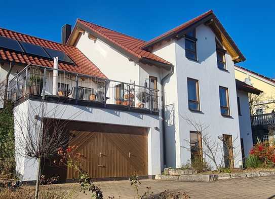 Dafür wird Sie selbst der Notar beneiden. Großzügiges Einfamilienhaus mit Einliegerwohnung.