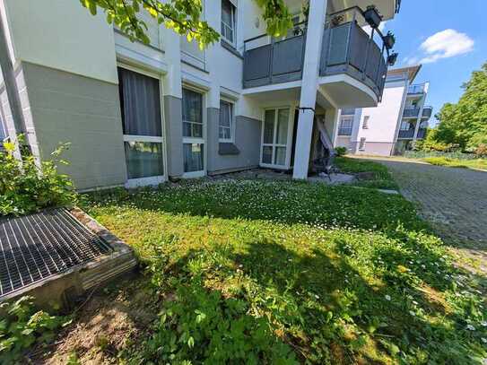 Wohnen mit Gartenflair – Charmante 2-Zimmer-Wohnung mit Terrasse, 3 Außenstellplätzen & Tiefgarage